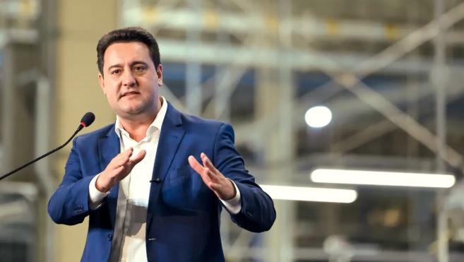 Ratinho Junior desiste da disputa para presidente e decide concluir mandato como governador do Paraná