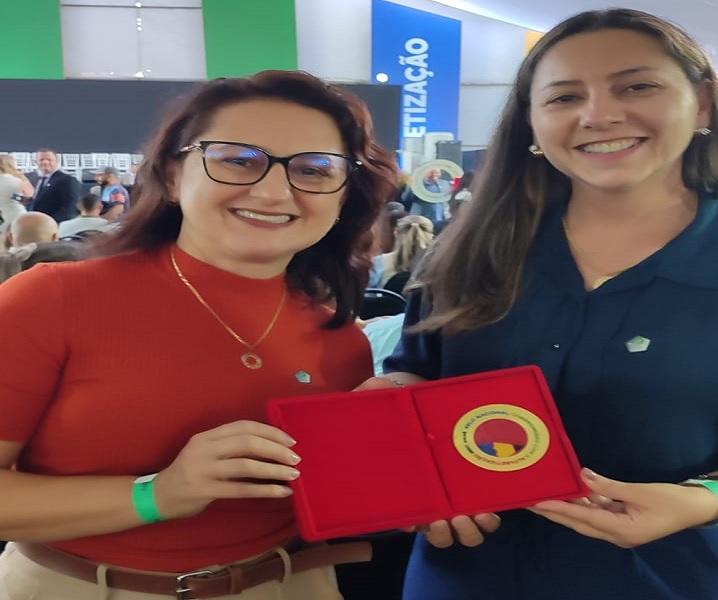 Santa Helena recebe Selo Ouro Nacional em Alfabetização em cerimônia em Brasília