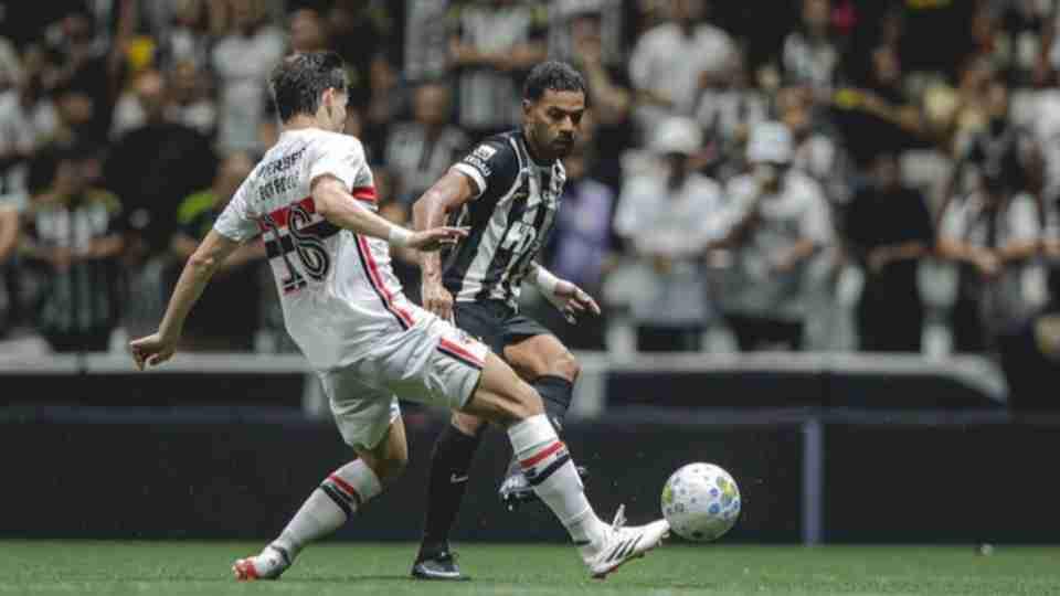 São Paulo é derrotado pelo Atlético-MG e vê liderança escapar