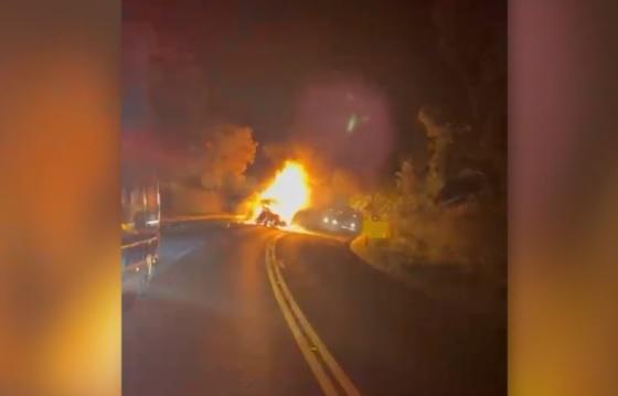 Vítima morre carbonizada na BR-277 após se envolver em batida com caminhão