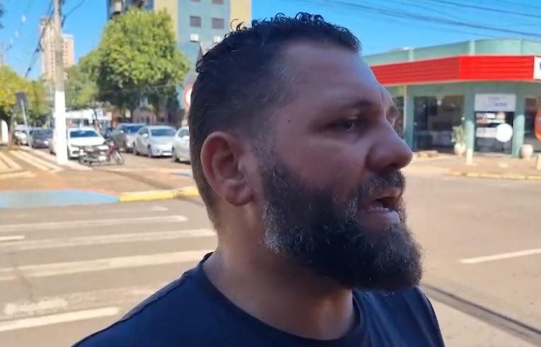 Após acidente com moto elétrica, motorista de carro faz apelo: “vocês tem que entender a lei de trânsito”