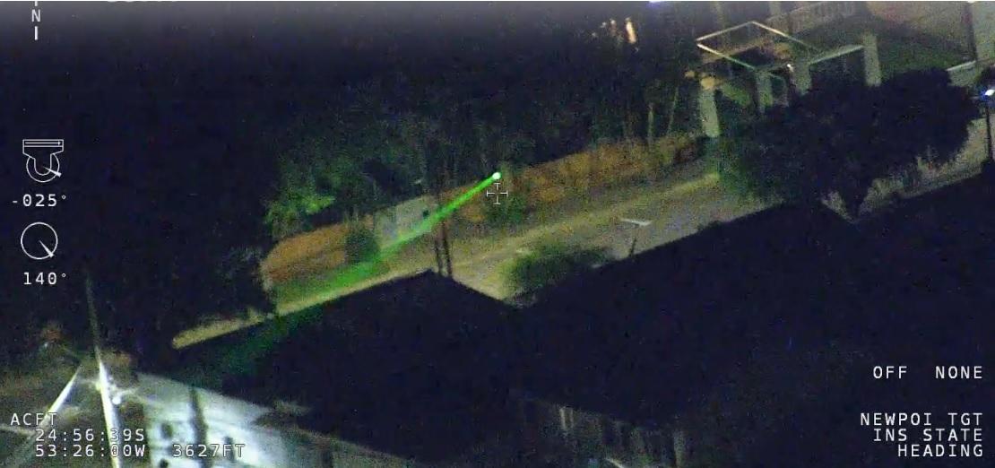 Feixe de luz contra helicóptero da PM termina com suspeito levado à delegacia da PF