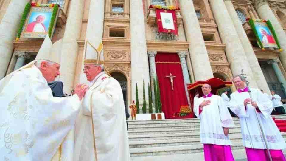 Há 12 anos, Papa Francisco e Bento XVI celebravam canonização de João Paulo II e João XXIII
