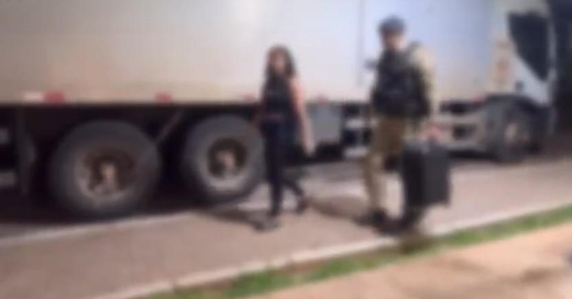 Mulher é presa com mais de 2,6 quilos de haxixe na BR-277