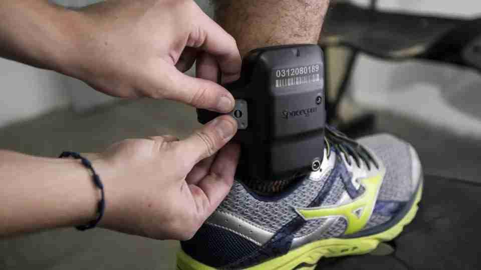 PM relata ao STF troca do carregador da tornozeleira de Bolsonaro