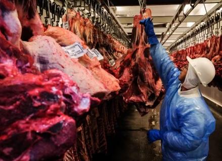 China suspende compras de carne bovina de três frigoríficos do Brasil por uso de hormônios sintéticos