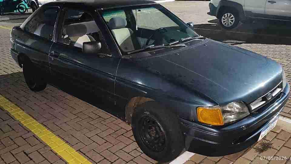 Dupla é presa após furtar Ford Escort