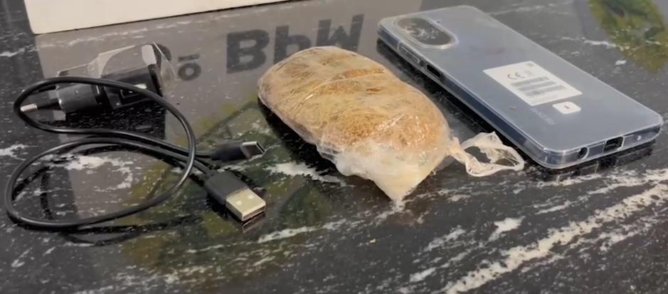 Patrulha Rural apreende celular e fumo que seriam lançados por drone em penitenciária