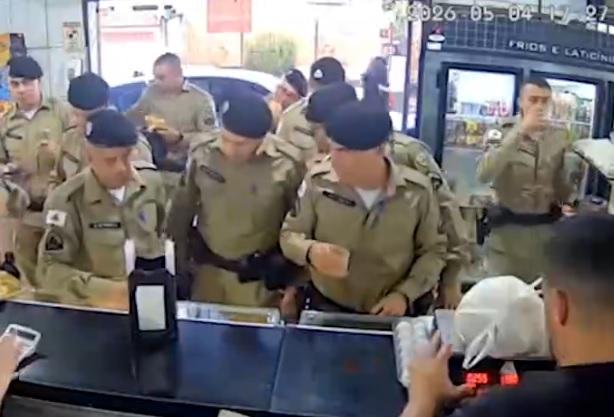 Polícia fecha padaria para café da tarde e vídeo diverte internet