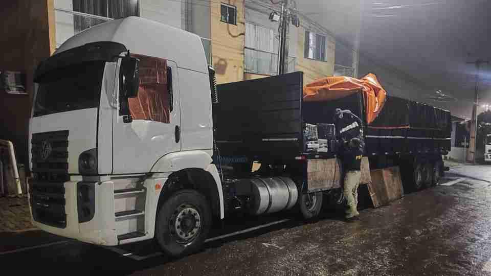 PRF apreende mais de 2,3 toneladas de maconha em carreta na BR-277
