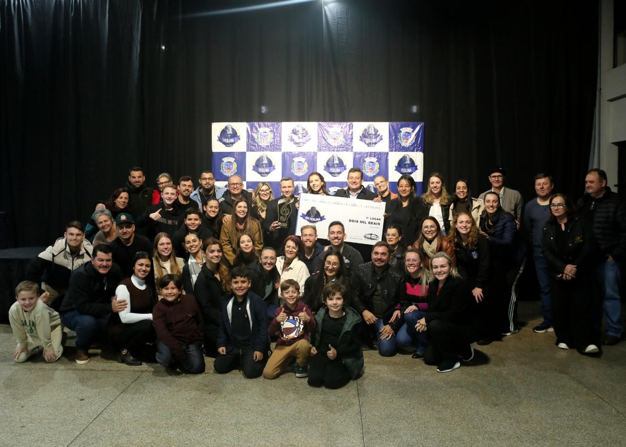 Primeira noite do Feslena premia campeões e define classificados para o Fermop