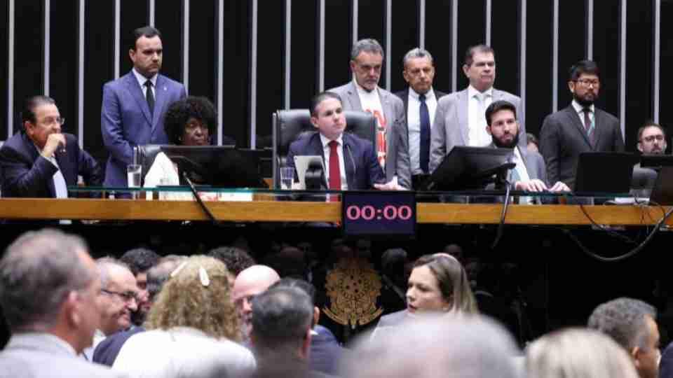 Saiba como cada deputado do PR votou na PEC do fim da escala 6x1
