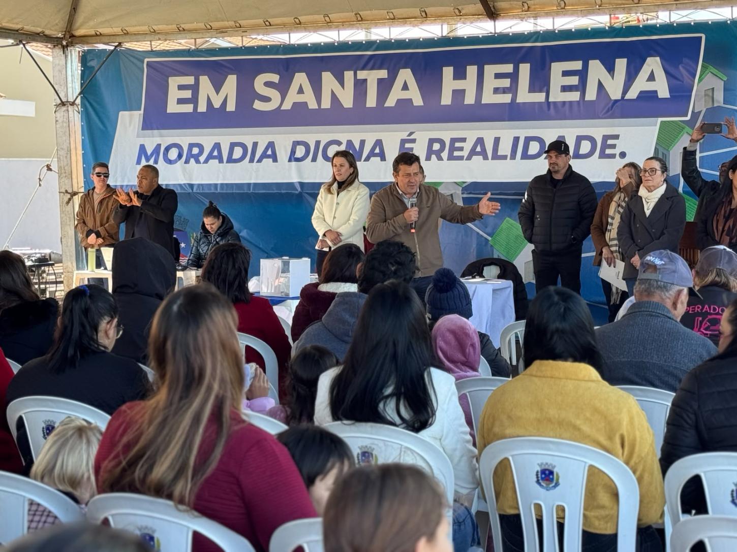 Emoção e sonhos realizados: 115 famílias recebem as chaves das casas do Conjunto Porto Seguro