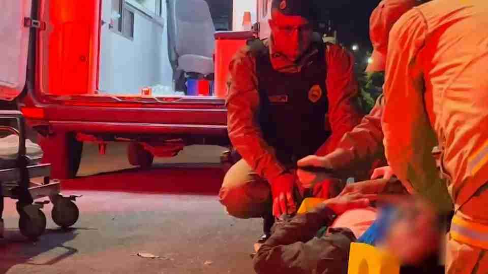 Homem tenta ajudar amigo em briga, apanha sozinho e termina com fratura no nariz
