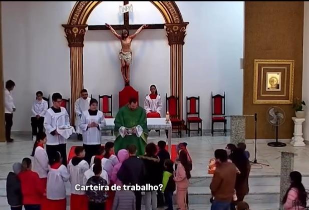 Medo de trabalhar? Resposta de criança surpreende padre durante missa de Cascavel