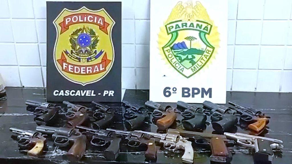 Mulheres são flagradas com 15 armas presas ao corpo em rodoviária da região