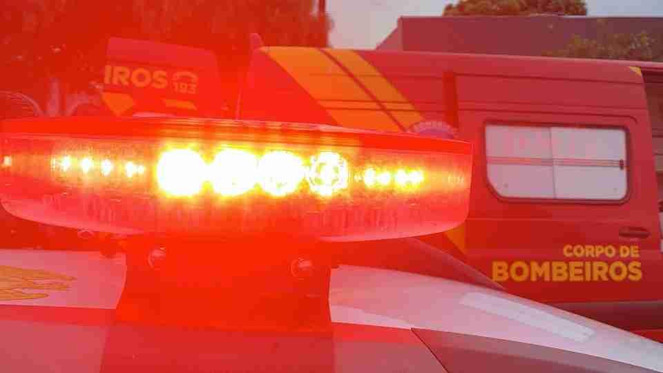 PRF é atropelado durante fiscalização na BR-282 e sofre ferimentos graves