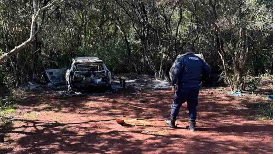 Veículos incendiados na fronteira com o Brasil podem ter sido usados em mega-assalto a bancos no Paraguai