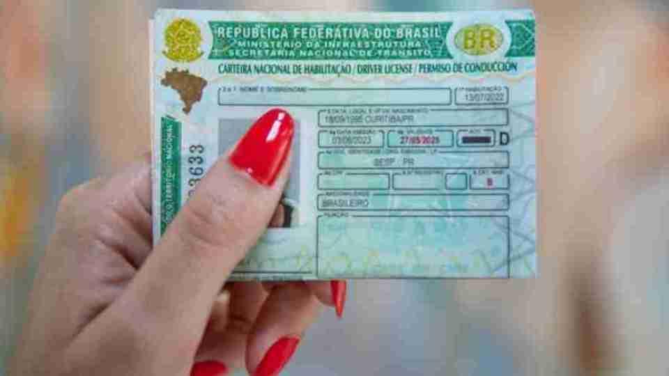 Detran suspende agendamentos e prorroga validade de CNHs vencidas no Paraná