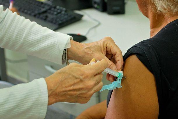 Está com sintomas de gripe? Cuidados simples ajudam a proteger quem está por perto