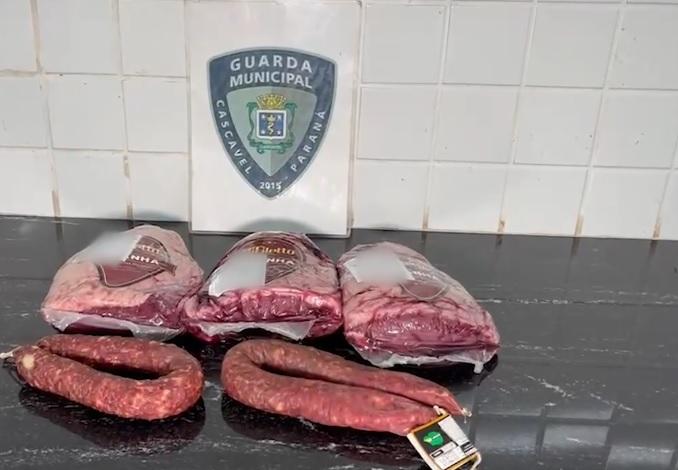 Homem é detido após furtar picanha e salame em supermercado
