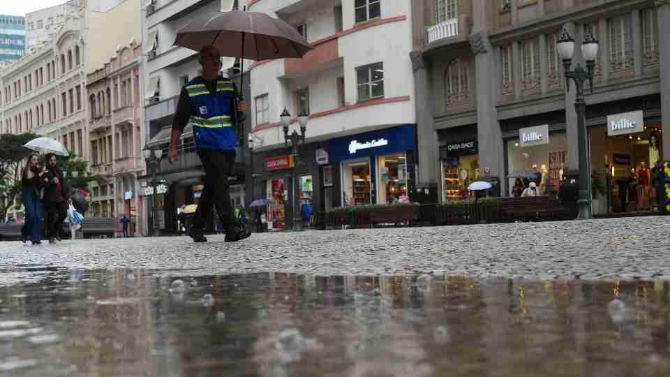 Junho teve frio recorde, tornado F2 e chuva acima da média em várias regiões do Paraná
