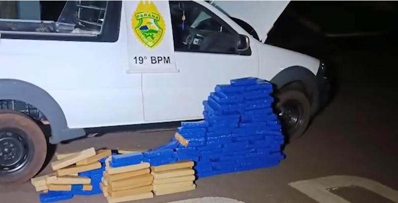 PM apreende 136 quilos de maconha e recupera veículo roubado após perseguição na PR-239