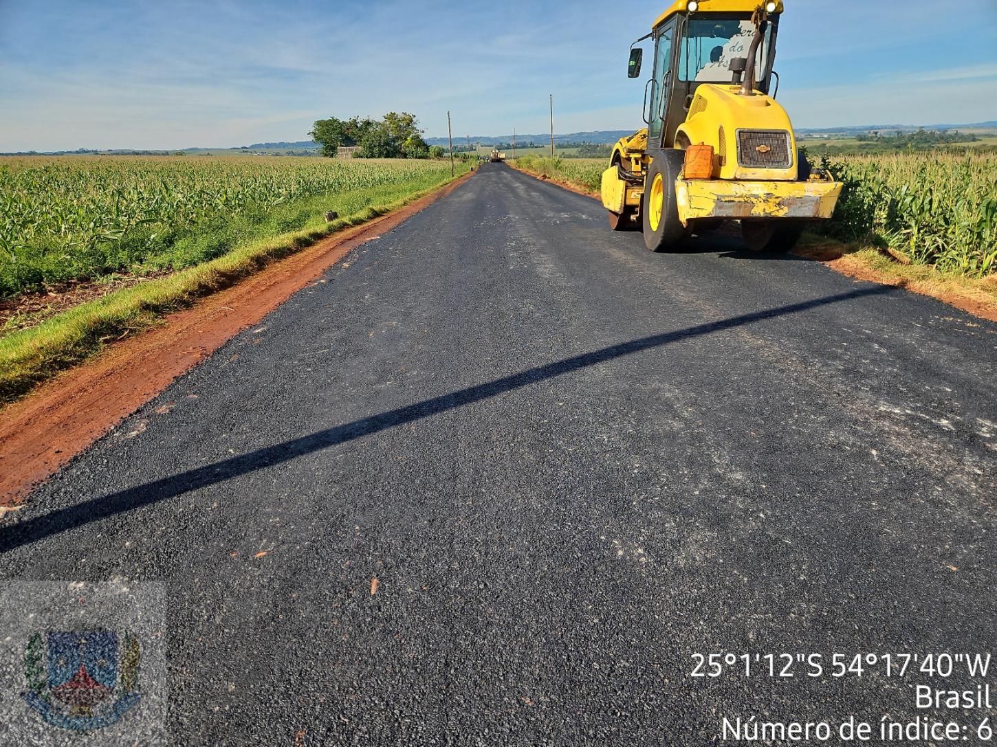 Prefeitura segue com obras de pavimentação no interior de Santa Helena