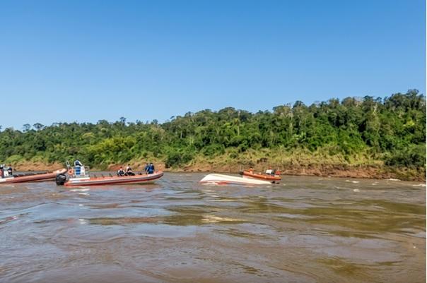 Sobreviventes dizem que rajada de vento virou barco do Macuco nas Cataratas do Iguaçu