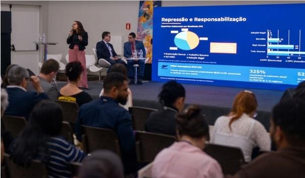 Tráfico internacional de brasileiros cresce 33% e vira tema de seminário em Foz