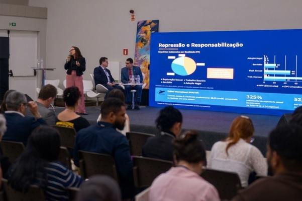 Tráfico internacional de brasileiros cresce 33% e vira tema de seminário em Foz