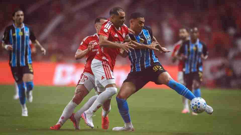 Gre-Nal SERASA! Grêmio e Inter entram em campo por vaga e para aliviar crise