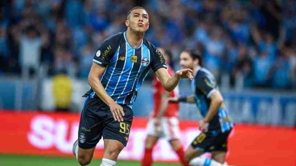 Após classificação Grêmio provoca o Inter na Copa do Brasil com valsa na Arena