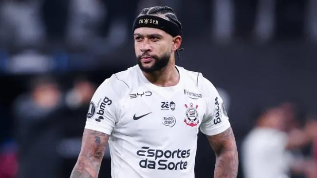 Análise: Memphis Depay falha em momento decisivo e pouco consegue agregar ao Corinthians