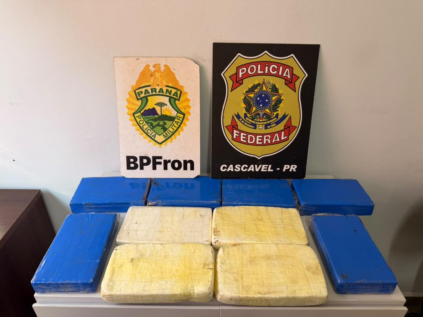 Ação integrada das forças de segurança prende duas mulheres e apreende 10,5 Kg de cocaína