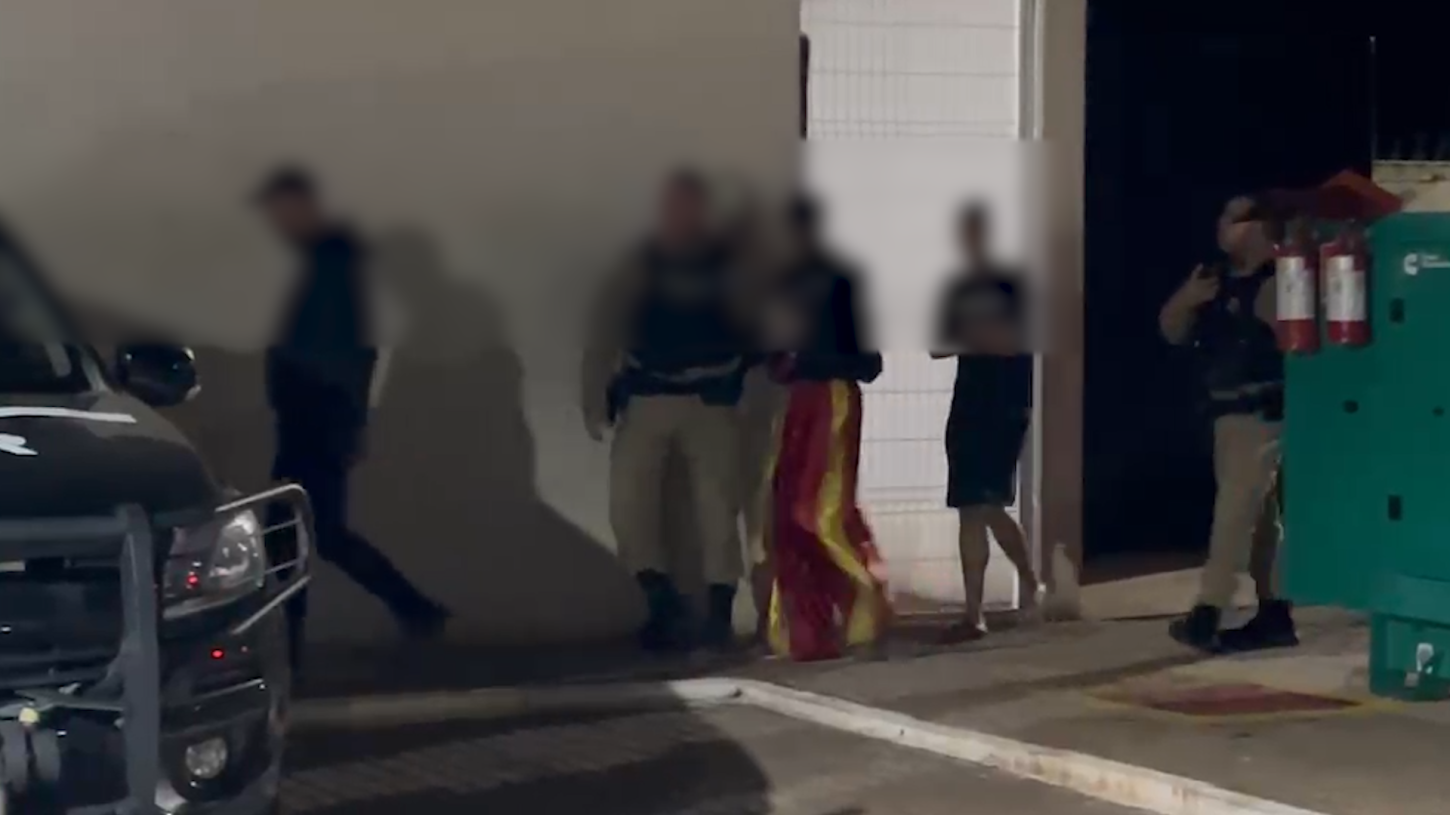 Da Carreta da Alegria pra delegacia! Jovens são detidos por dar bebida a menores em Corbélia
