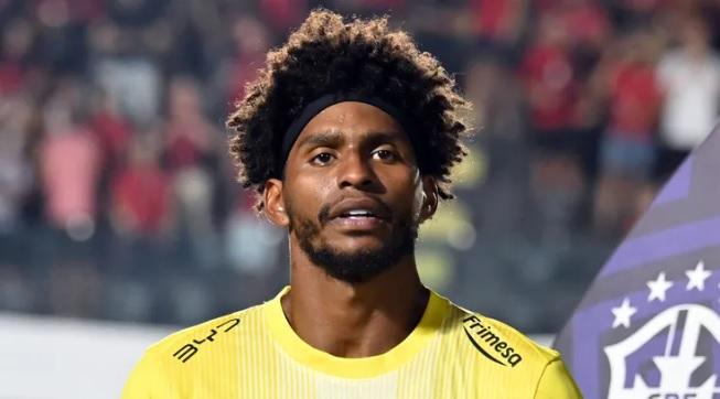 Hugo Souza explica gol sofrido pela Seleção e fala sobre críticas: “Isso me traz uma casca”