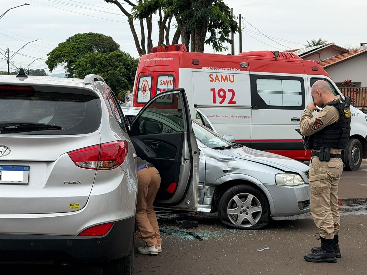 SAMU é acionado para atender gestante após acidente em cruzamento no centro de Santa Helena