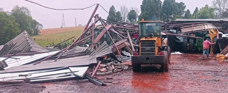 Tornados deixam rastro de destruição no meio rural