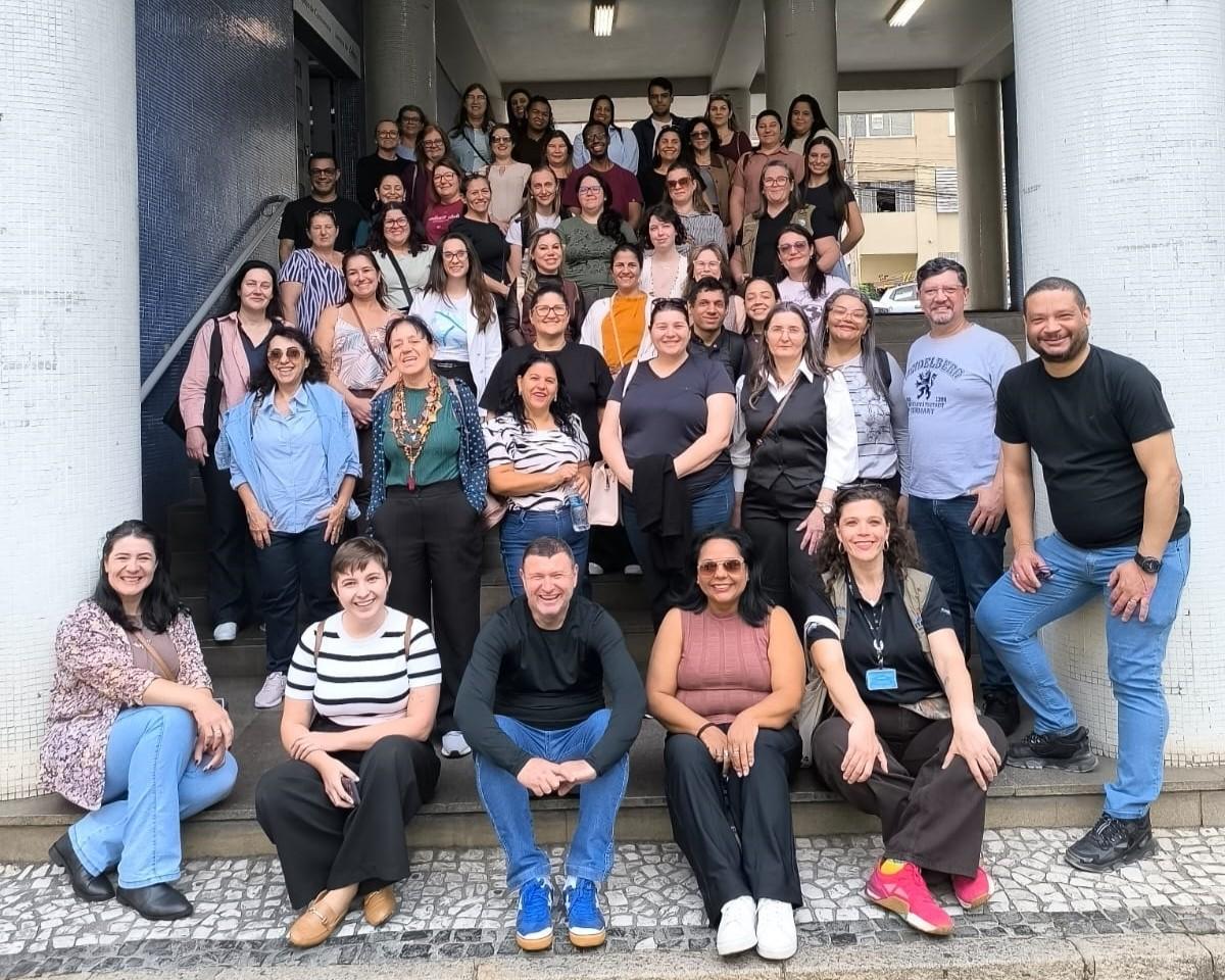 Visita técnica leva agentes de bibliotecas de municípios do Oeste a espaços de referência em Curitiba