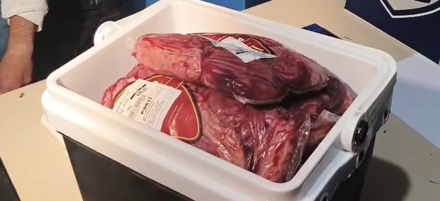 Dois funcionários são flagrados furtando 13 peças de picanha