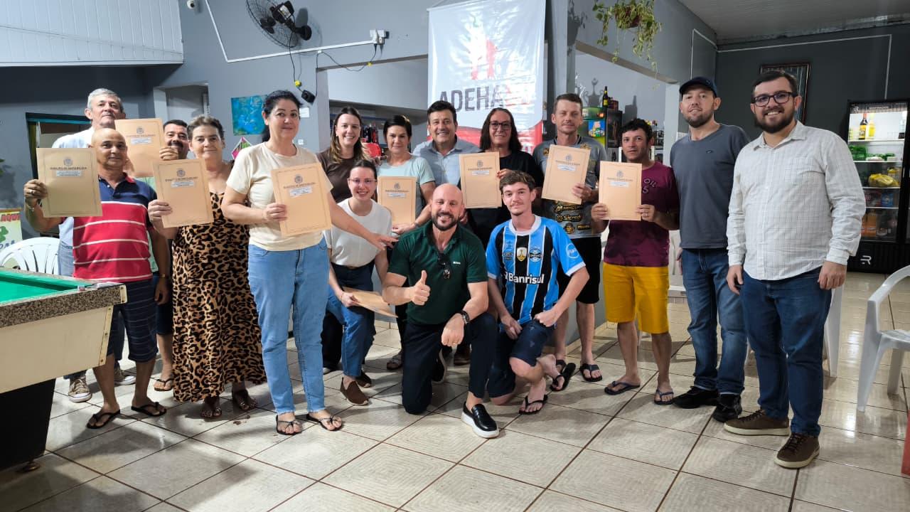 Famílias do Vila Nova recebem matrículas individuais dos imóveis