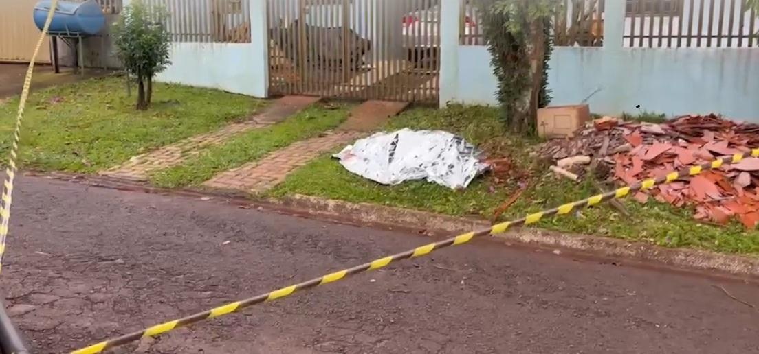 Homem de 42 anos de idade é morto a tiros em via pública em plena luz do dia