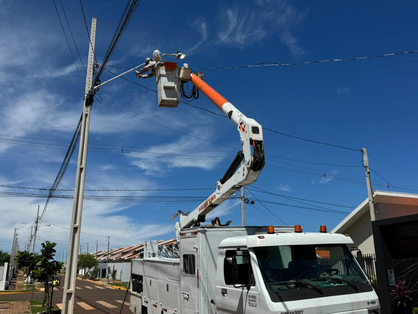 Iluminação pública do Conjunto Habitacional Porto Seguro é substituída por LED
