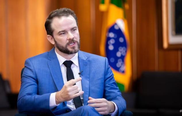 'Imposto do pecado': governo deve enviar regras ao Congresso nesta semana, diz Durigan