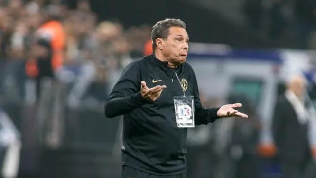 Luxemburgo dispara críticas a Seedorf e se oferece ao Corinthians em momento delicado da temporada