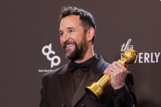Noah Wyle é eleito o homem mais sexy do mundo de 2026 pela revista 'People'