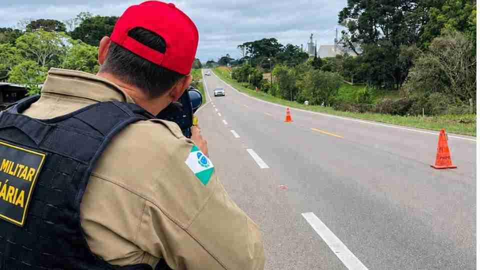 Polícia Rodoviária intensifica fiscalização nas estradas do Paraná durante feriado prolongado