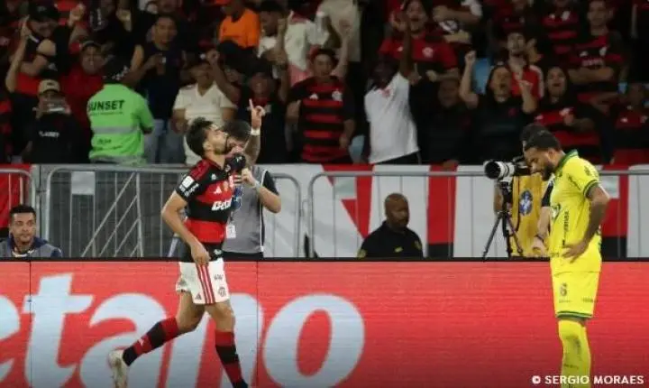 Flamengo vence e fica a um ponto do Palmeiras, líder do Brasileirão