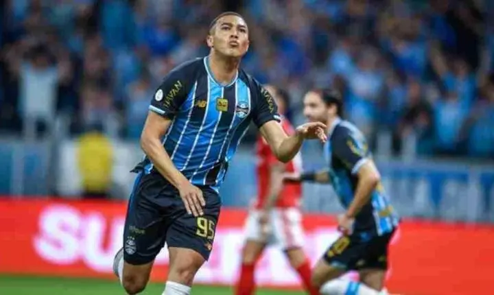 Após classificação Grêmio provoca o Inter na Copa do Brasil com valsa na Arena